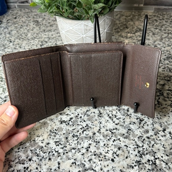 Louis Vuitton | Damier Portefeiulle Elise Bi Fold Compact Wallet SP0020 - Picture 8 of 15